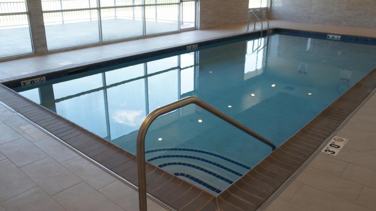 La Quinta Inn & Suites By Wyndham Shorewood Экстерьер фото