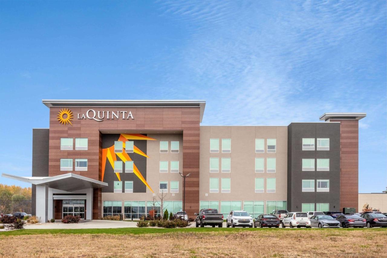 La Quinta Inn & Suites By Wyndham Shorewood Экстерьер фото