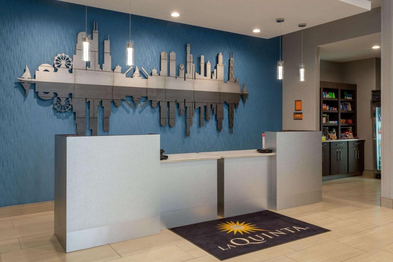 La Quinta Inn & Suites By Wyndham Shorewood Экстерьер фото