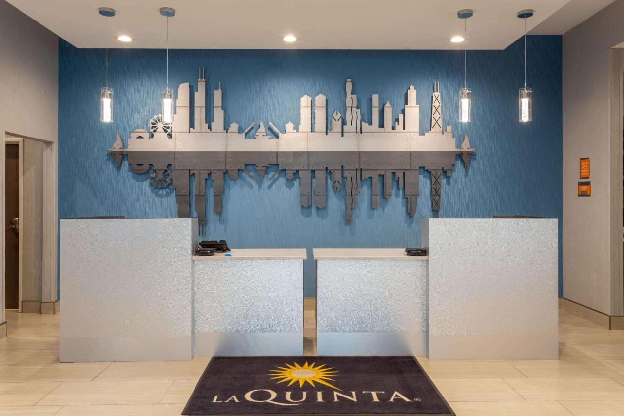 La Quinta Inn & Suites By Wyndham Shorewood Экстерьер фото