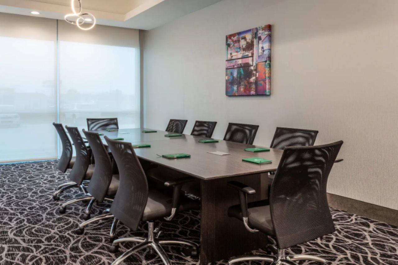 La Quinta Inn & Suites By Wyndham Shorewood Экстерьер фото