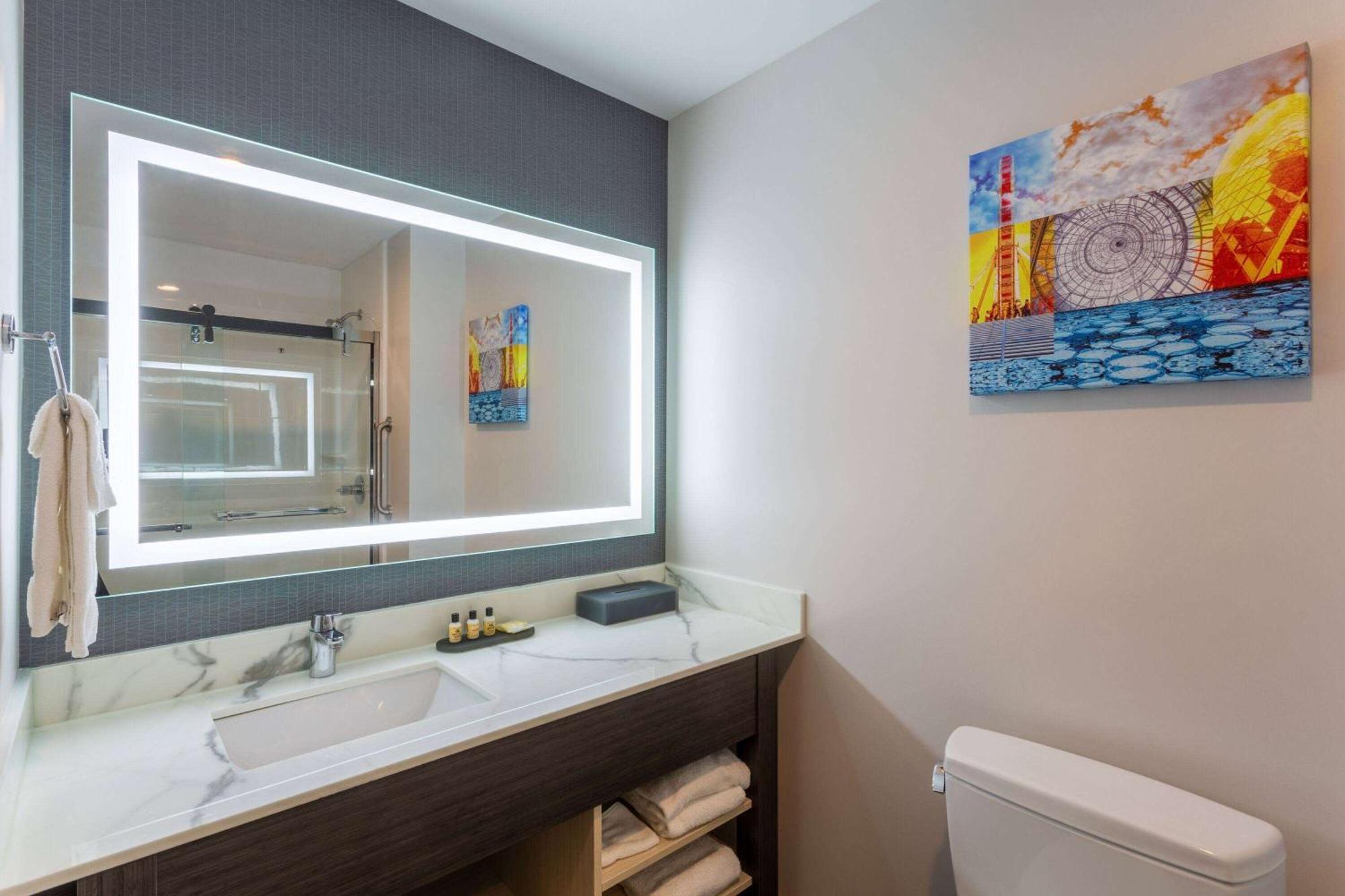 La Quinta Inn & Suites By Wyndham Shorewood Экстерьер фото