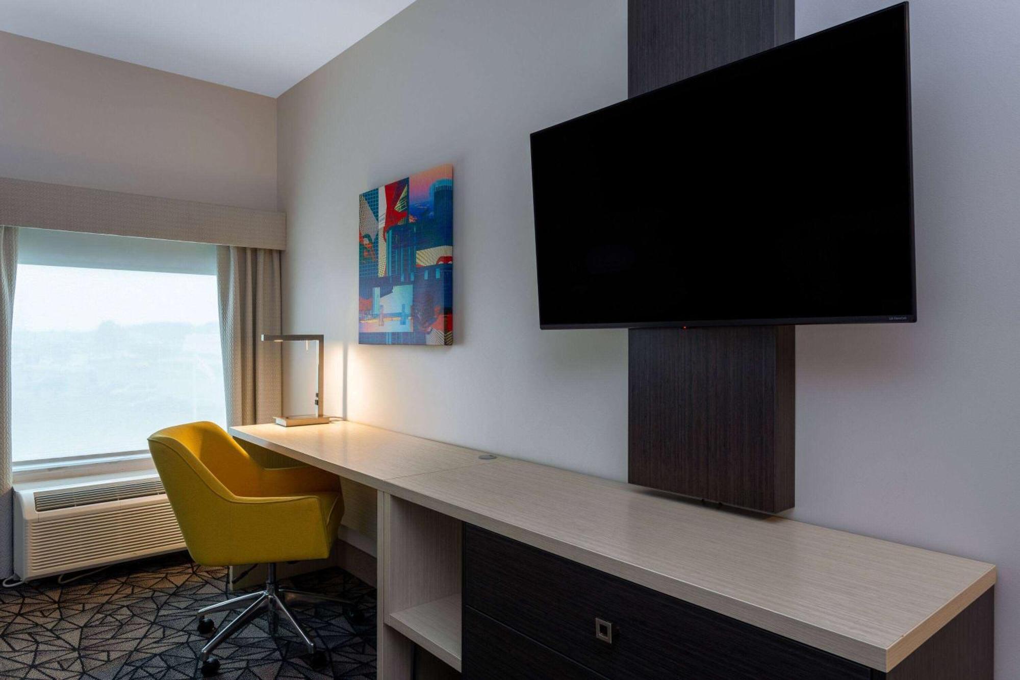 La Quinta Inn & Suites By Wyndham Shorewood Экстерьер фото